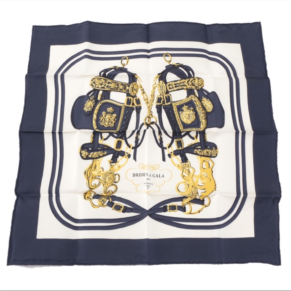 Hermes pocket/purse scarf, see dimensions in pic!
